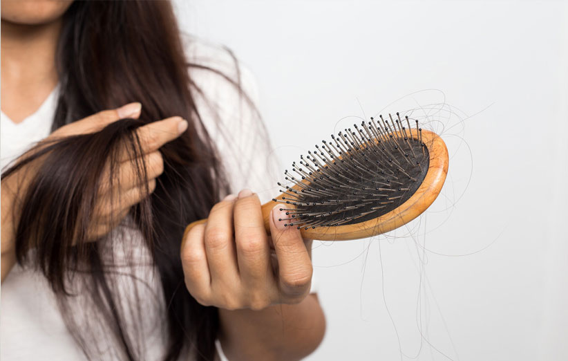 چطوری با استفاده از درمارولر از ریزش مو جلوگیری کنیم